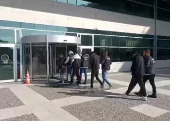 Antalya’da iki araç çarpıştı: 1 ağır yaralı