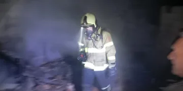 Erdek’te gece saatlerinde dam yangını paniğe neden oldu