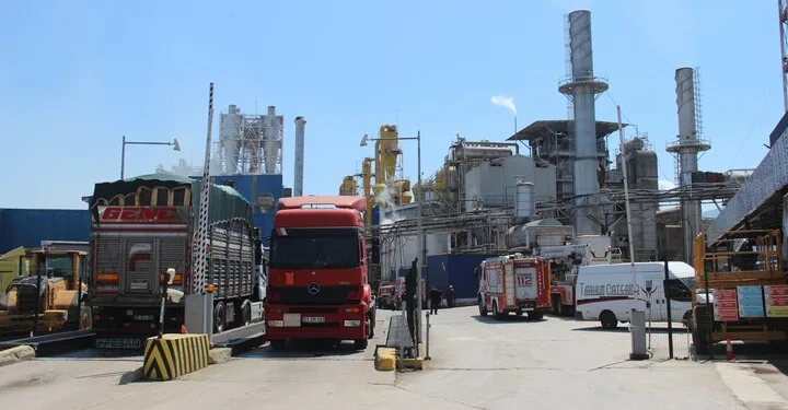 Erdek’te gece saatlerinde dam yangını paniğe neden oldu