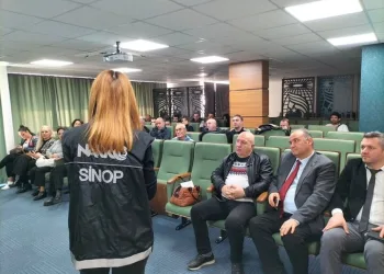 Erdek’te gece saatlerinde dam yangını paniğe neden oldu