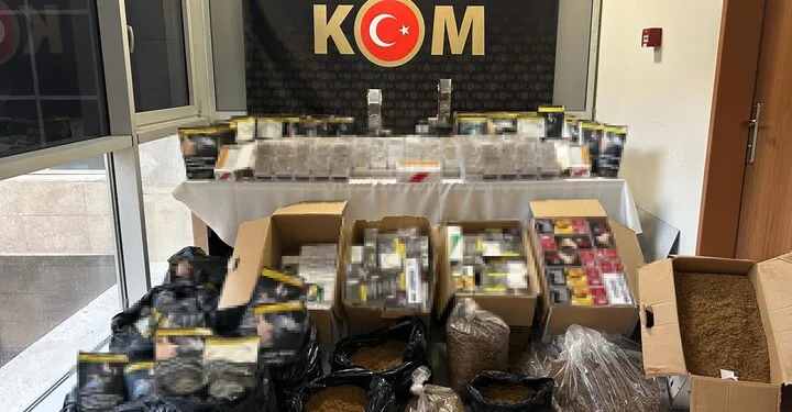 Erdek’te gece saatlerinde dam yangını paniğe neden oldu