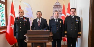 Erdek’te gece saatlerinde dam yangını paniğe neden oldu