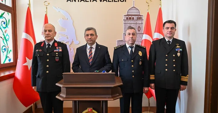 Erdek’te gece saatlerinde dam yangını paniğe neden oldu