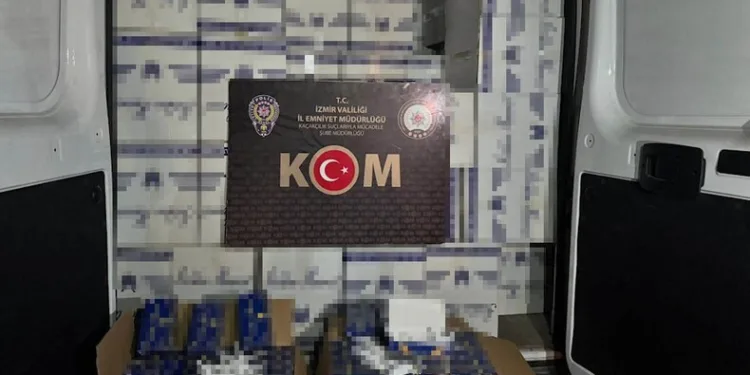 Uçuruma yuvarlayan araçta 3 kişi yaralandı
