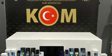 Uçuruma yuvarlayan araçta 3 kişi yaralandı