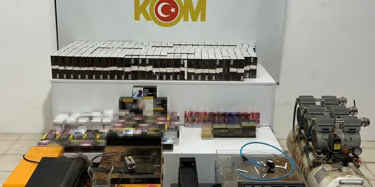 Motosiklet yolun ortasında yürüyen kişiye çarptı