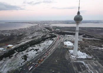 Büyükçekmece’de kartpostallık kar manzarası