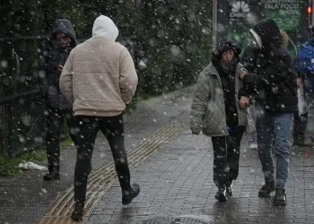 Bursa şehir merkezinde kar yağışı