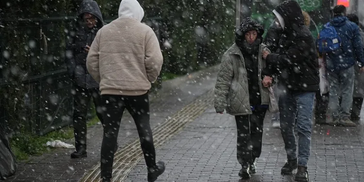 Bursa şehir merkezinde kar yağışı