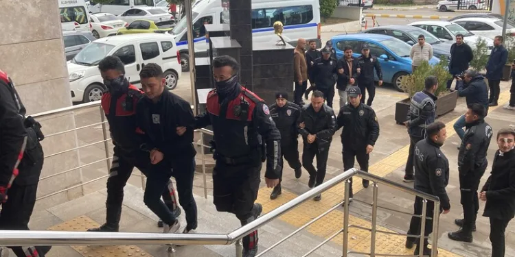 Adana’da bin litre kaçak akaryakıt ele geçirildi