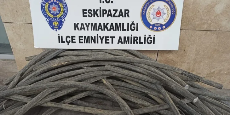 Adana’da bin litre kaçak akaryakıt ele geçirildi