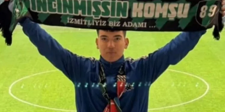 Tribünden düşen çocuk yaşam mücadelesi veriyor
