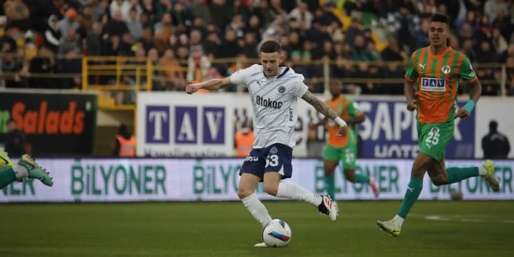 Fenerbahçe’nin Süper Lig’de 4000. golünü Szymanski attı