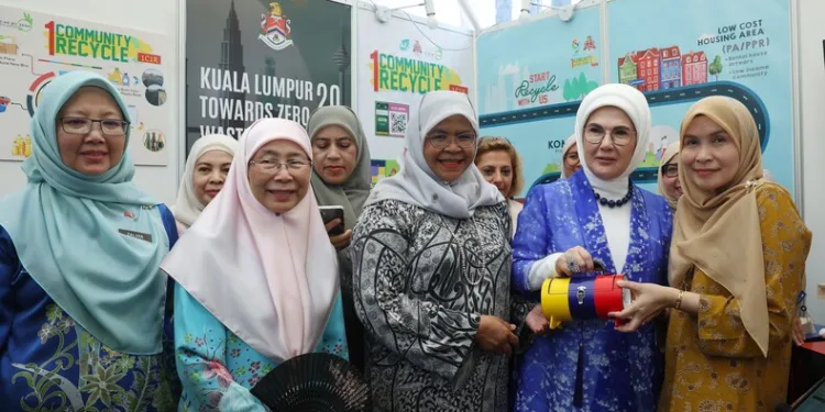 Emine Erdoğan, Kuala Lumpur Perdana Botanik Bahçesi’ni ziyaret etti