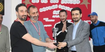 Çenesindeki dev tümörden kurtuldu, bacağından alınan kemikle yeni yüzüne kavuştu
