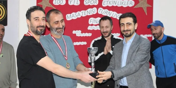 Çenesindeki dev tümörden kurtuldu, bacağından alınan kemikle yeni yüzüne kavuştu