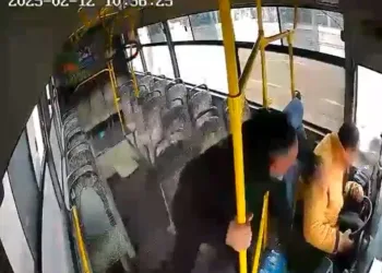 Halk otobüsünde korku dolu anları yaşanmıştı: Şoförün şekeri ve tansiyonu düşmüş
