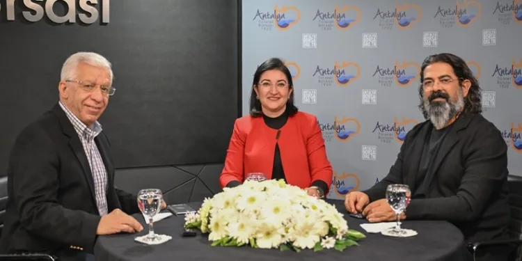 Çenesindeki dev tümörden kurtuldu, bacağından alınan kemikle yeni yüzüne kavuştu