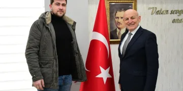 Çenesindeki dev tümörden kurtuldu, bacağından alınan kemikle yeni yüzüne kavuştu
