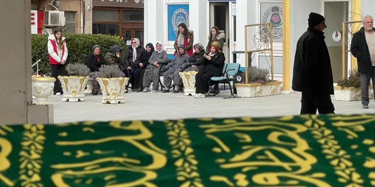 Çanakkale’de tır ile otomobil çarpıştı: 1 yaralı