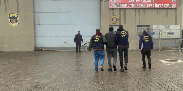 Çanakkale’de tır ile otomobil çarpıştı: 1 yaralı