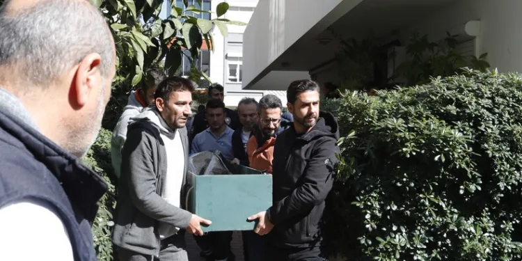 Ümraniye’de park yeri kavgası: 3 kişi sürücüye saldırdı