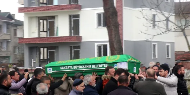 Ümraniye’de park yeri kavgası: 3 kişi sürücüye saldırdı