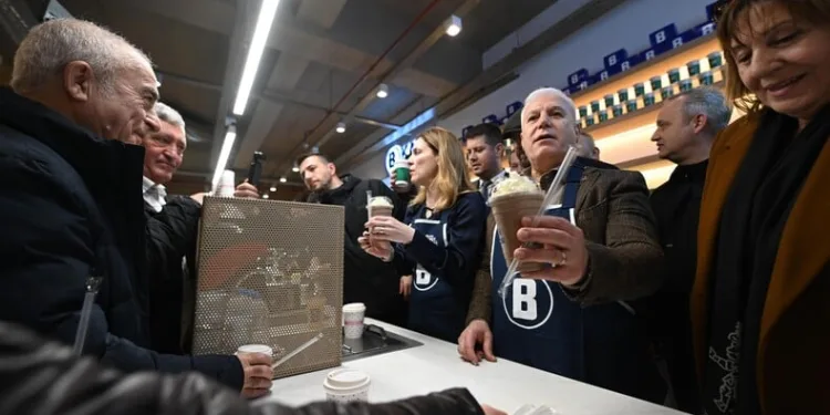B Kafe’nin 8. şubesi Ataevler’de açıldı