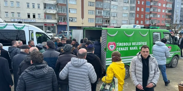 Ümraniye’de park yeri kavgası: 3 kişi sürücüye saldırdı