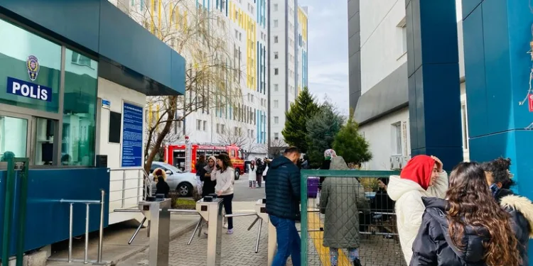 Ümraniye’de park yeri kavgası: 3 kişi sürücüye saldırdı
