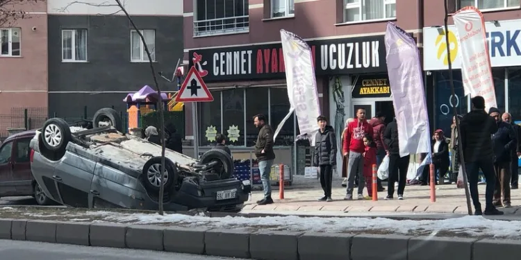 Ümraniye’de park yeri kavgası: 3 kişi sürücüye saldırdı