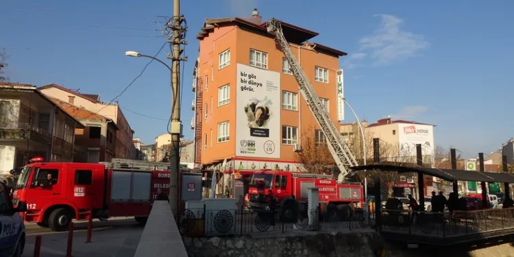 Tekirdağ’da ev yangını: 2 kişi dumandan etkilendi