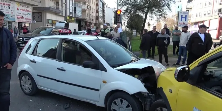 Tekirdağ’da ev yangını: 2 kişi dumandan etkilendi