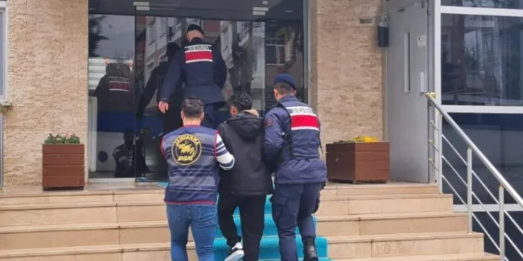 Tekirdağ’da ev yangını: 2 kişi dumandan etkilendi