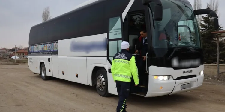 Kars’ta uyuşturucu taciri 2 kişi tutuklandı