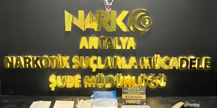 İzmir’de boşanma aşamasında olduğu kadını bıçaklayarak katletti