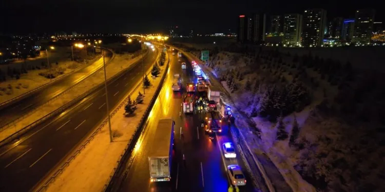 Ahşap evde çıkan yangın korkuttu