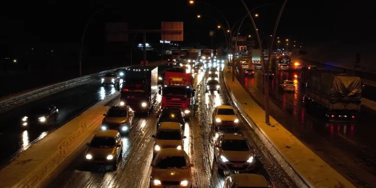 Ahşap evde çıkan yangın korkuttu