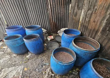 Adana’da 2 ton 800 litre sahte alkol ele geçirildi