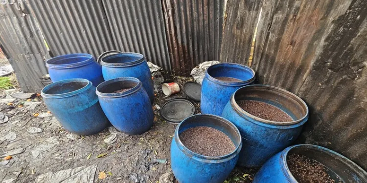 Adana’da 2 ton 800 litre sahte alkol ele geçirildi