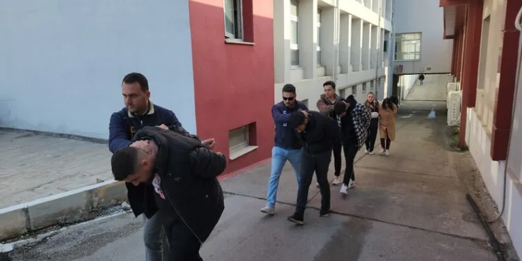Adana’da 2 ton 800 litre sahte alkol ele geçirildi