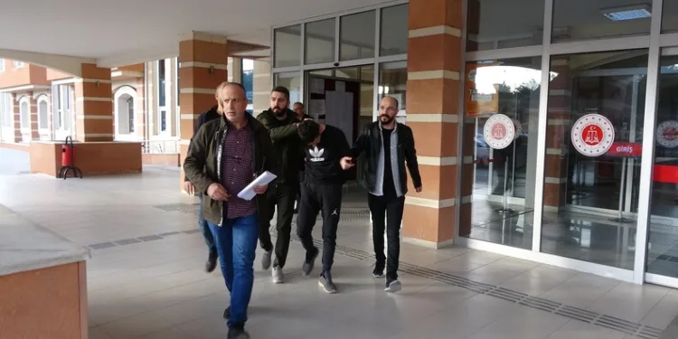 Adana’da 2 ton 800 litre sahte alkol ele geçirildi