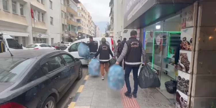 Adana’da 2 ton 800 litre sahte alkol ele geçirildi