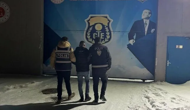 Kaçak göçmenlere VIP taşımacılık yapan şebeke Adana’da çökertildi