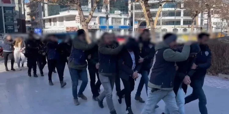 Konya’da uyuşturucu tacirlerine operasyon