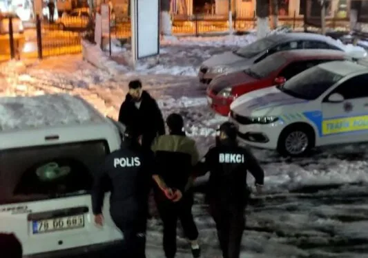 Çanakkale’de kaza yapan çekici TIR’ı çalıp, Konya’da yakalanan 5 şüpheli serbest kaldı