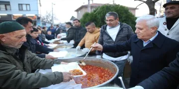 İki bileziğe 3 günlük bebeğini evlatlık verdi
