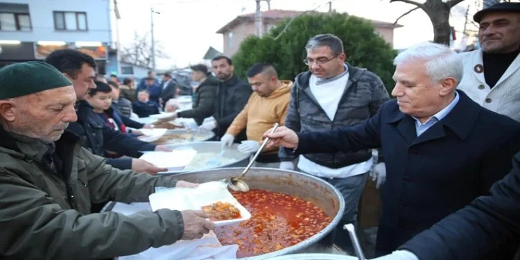 İki bileziğe 3 günlük bebeğini evlatlık verdi
