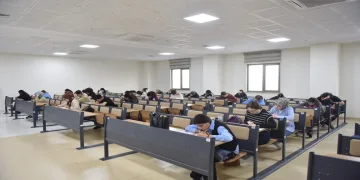 İki bileziğe 3 günlük bebeğini evlatlık verdi
