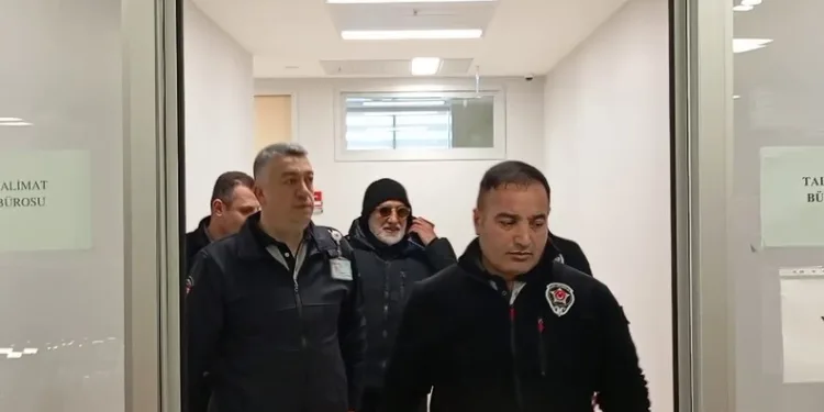 Kendisini MİT görevlisi olarak tanıtıp yarım milyonluk vurgun yaptı